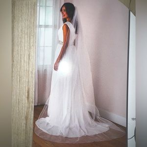 White chapel length plain tulle bridal long wedding veil
